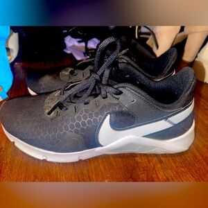 Women's Nike Sneaker Black and White Size 7.5